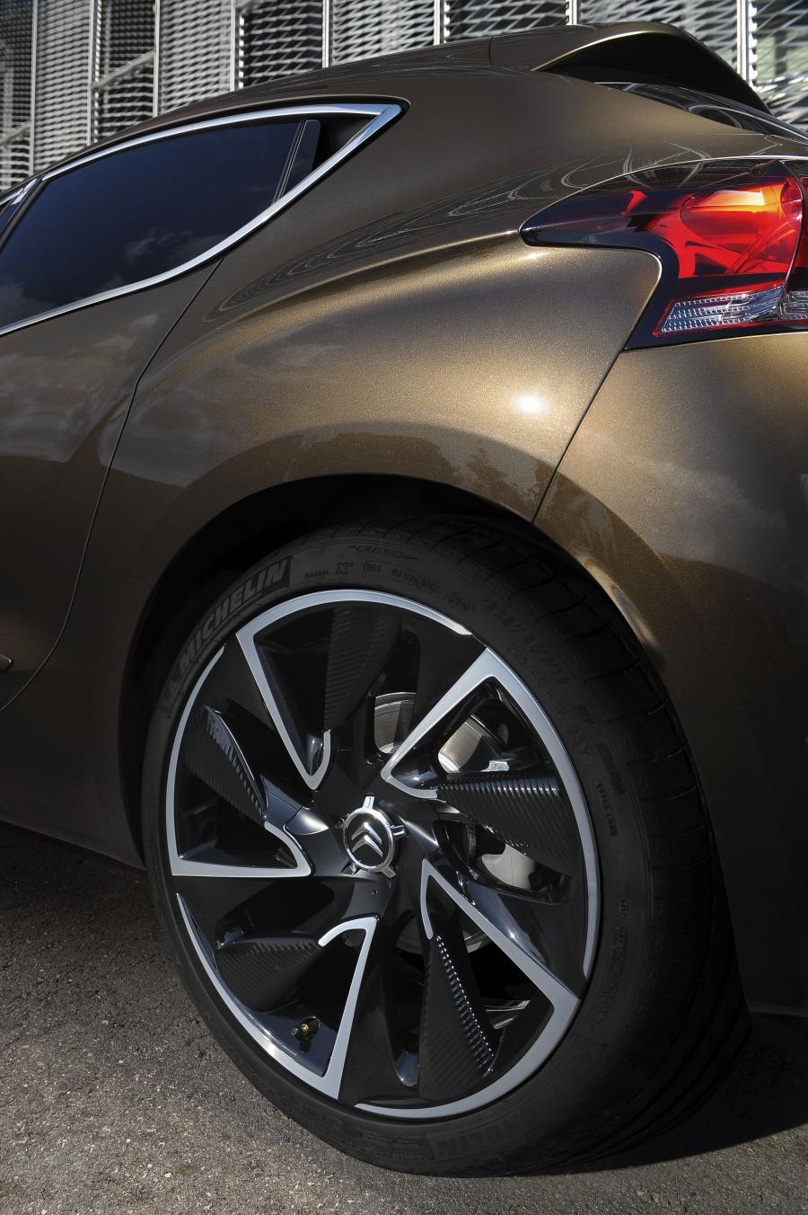  Citroen DS4 2010 года  (фото 2 из 143)